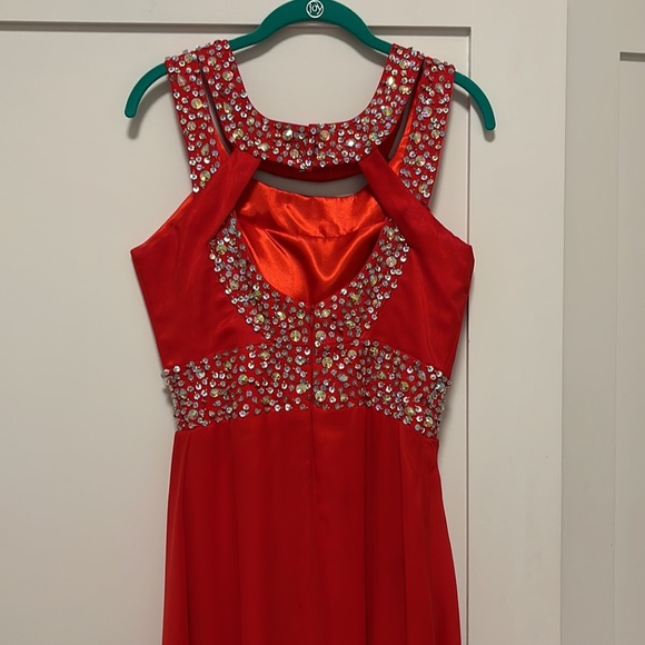 Red formal gown - Picture 4 of 6